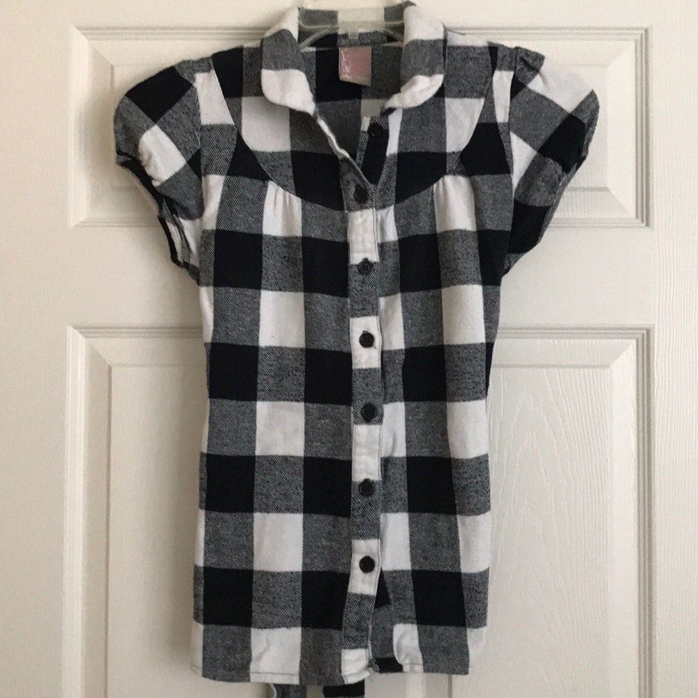 Black and white buffalo plaid button up (item 033)